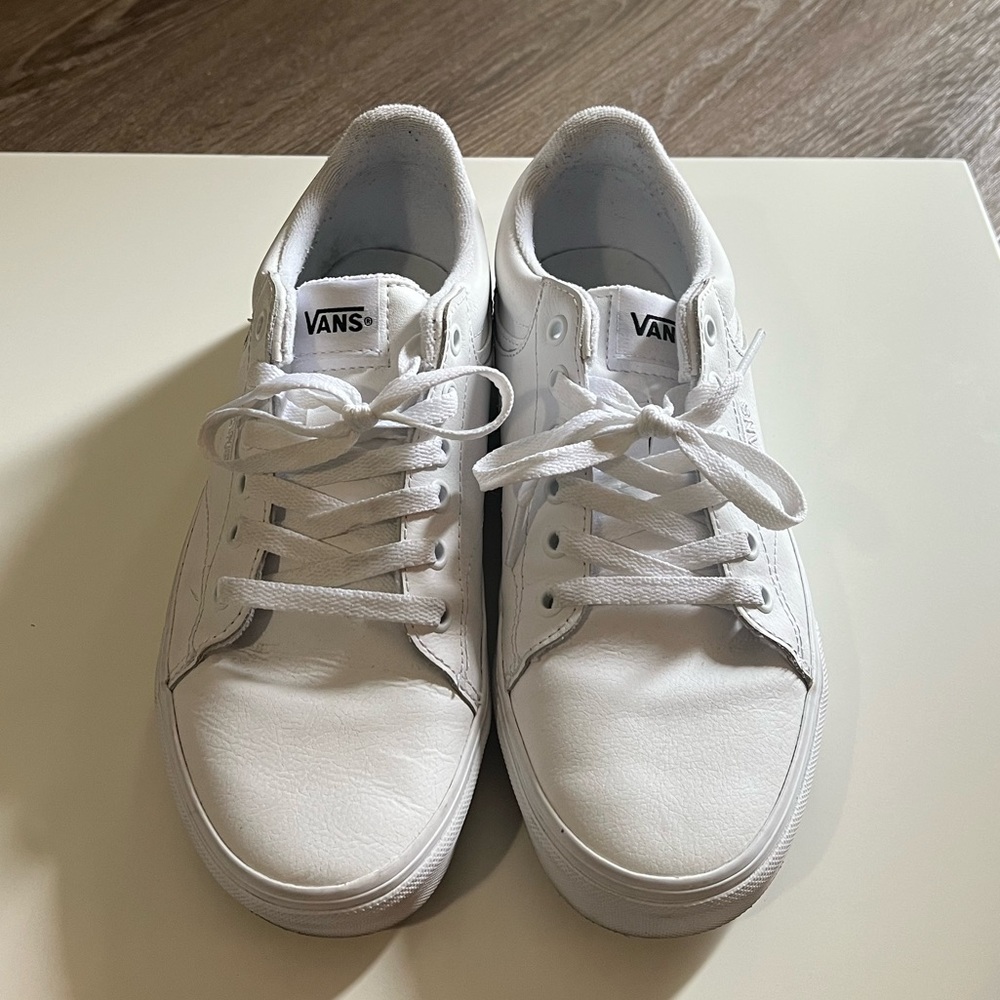 Women's Vans Seldan Leather Skate Shoes size 8.5 (Medium)
